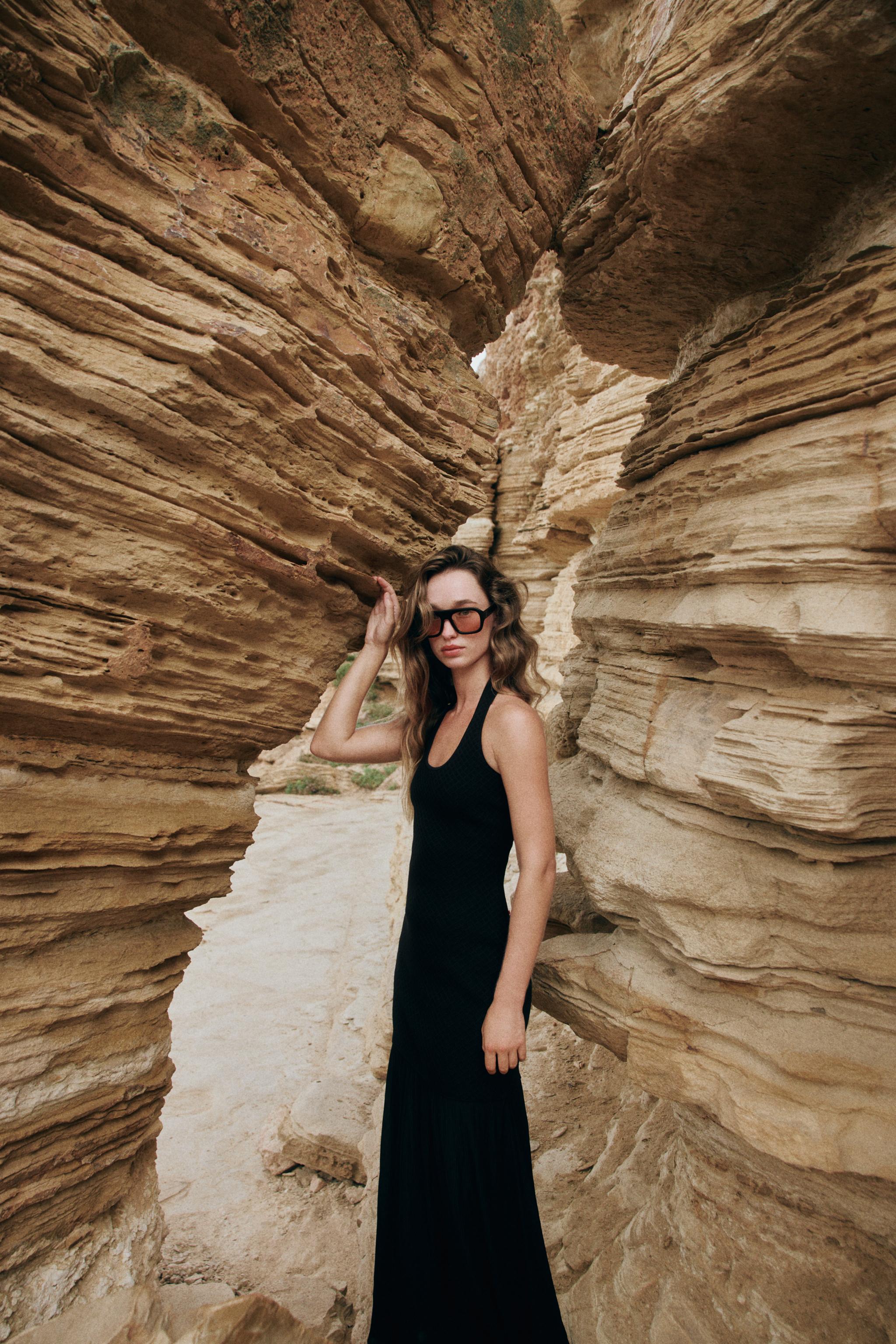 Zara COMBINATION KNIT HALTER DRESS — фото 4