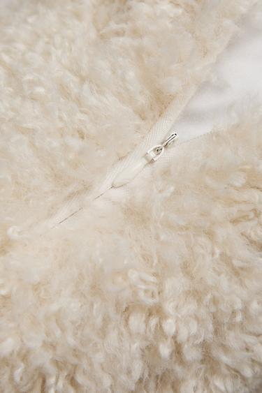 FAUX FUR CUSHION COVER - Ecru by Zara - Image 4