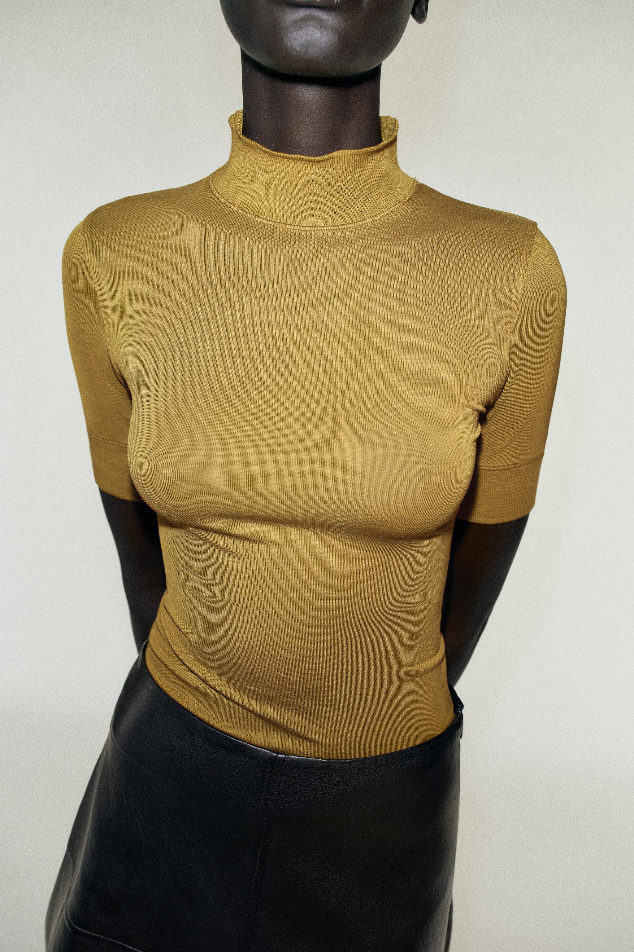 HIGH NECK T-SHIRT