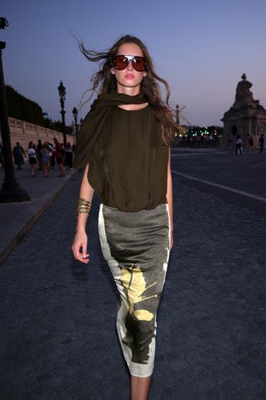 CREASED-EFFECT PRINT MIDI SKIRT - Green / Ecru by Zara