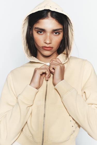 SWEAT EN MOLLETON À CAPUCHE ET CLOUS - Bis de Zara - Image 2