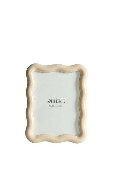 WAVY WOODEN PHOTO FRAME - White by Zara