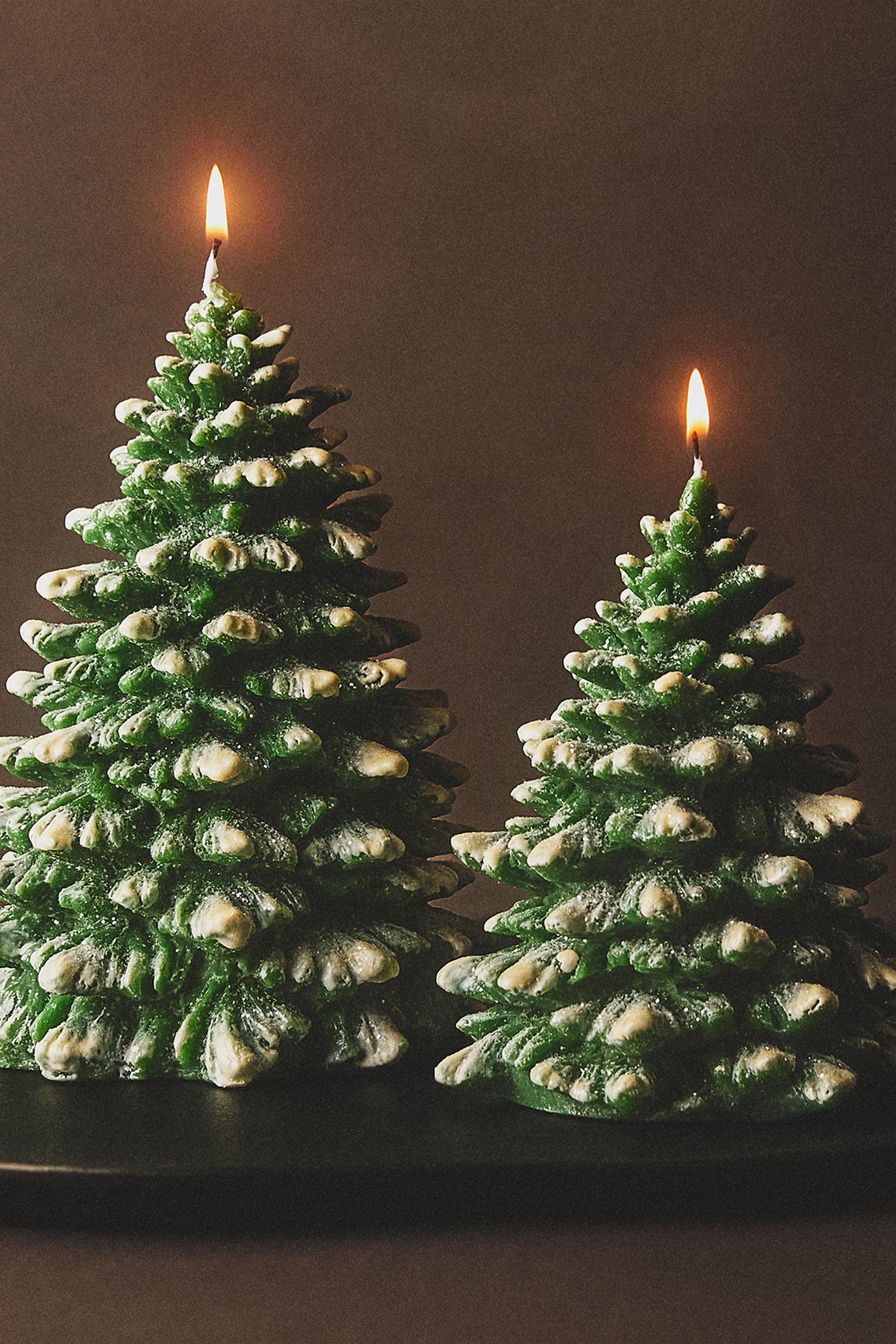 SNOWY FIR TREE CHRISTMAS CANDLE