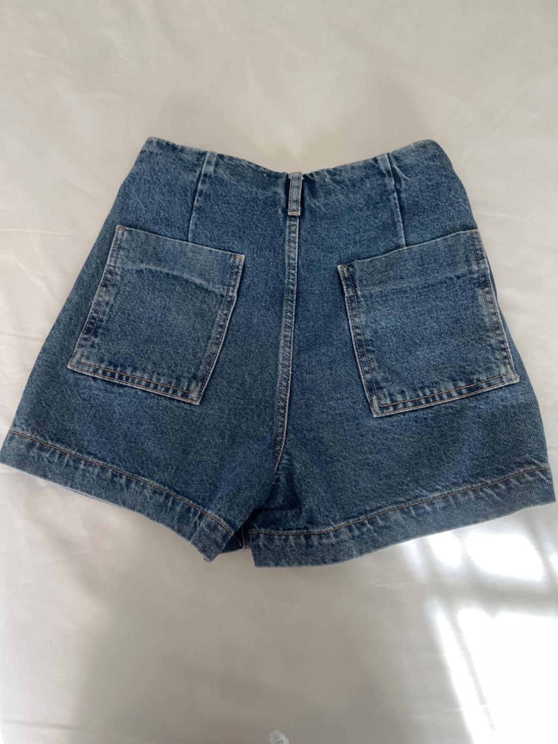Z1975 DENIM SHORTS WITH GOLDEN BUTTONS - Image 2