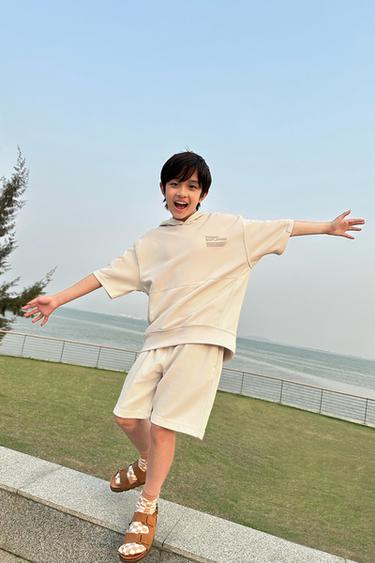 CONJUNTO SUDADERA Y BERMUDA INTERLOCK - Crudo de Zara