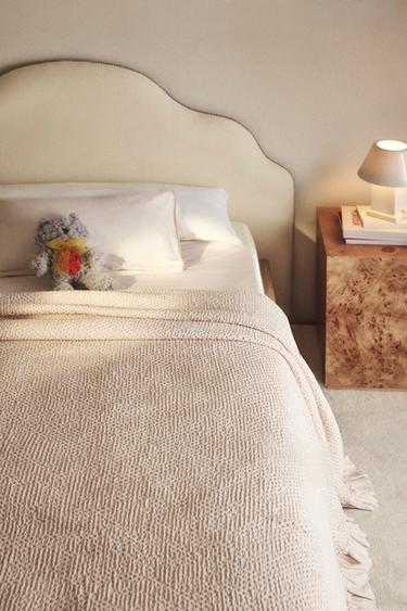 KIDS’ MINI WAFFLE TEXTURE BEDSPREAD WITH RUFFLE TRIM - Pink by Zara