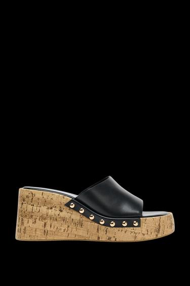 KEILSCHUH MIT NIETEN - Schwarz von Zara - Bild 0
