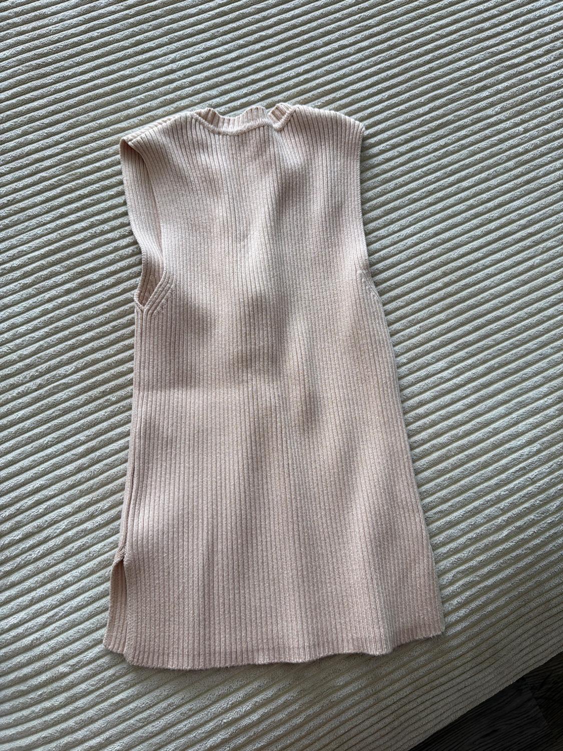 FITTED HOOK CLOSURE KNIT TOP - Image 4