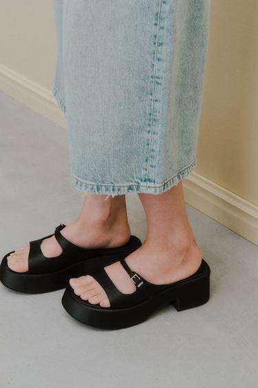 リボン プラットフォーム サンダルブラックZaraのリボン プラットフォーム サンダル - ブラック