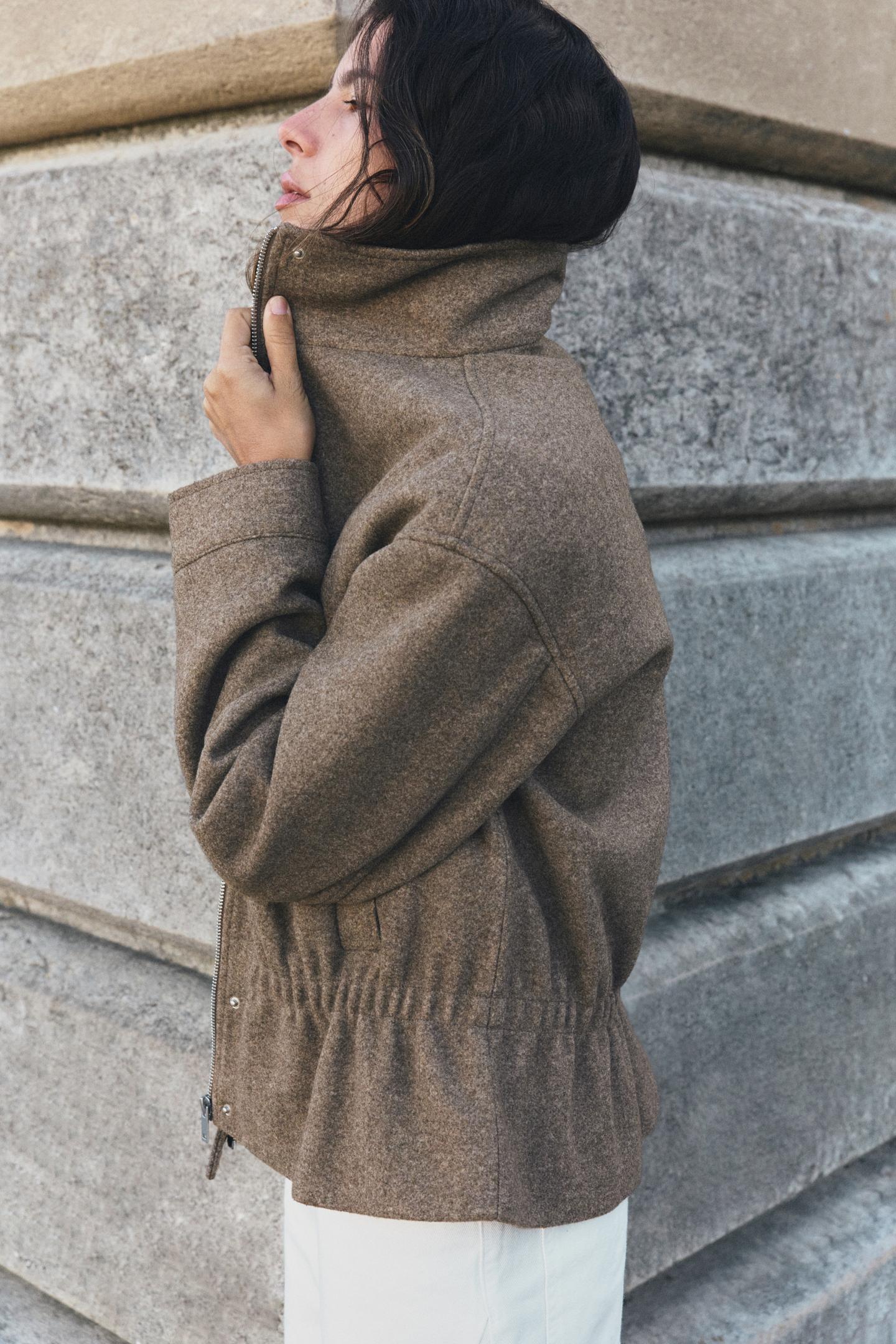 Женская куртка Zara Soft High Neck Gathered, цвет: Коричневый — фото 5