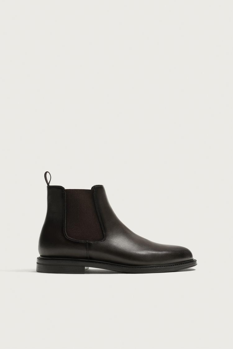 CHELSEA BOOTS — Brown