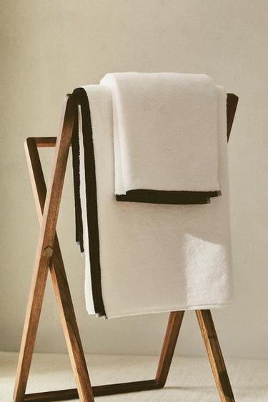 BATH TOWEL WITH CONTRAST BORDER - White by Zara