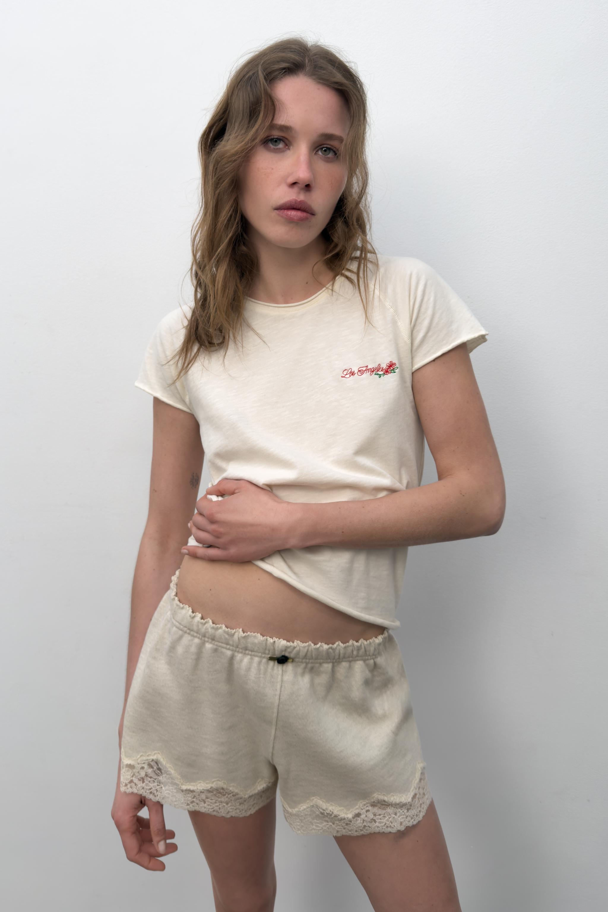SHORT AVEC DENTELLE COMBINÉE