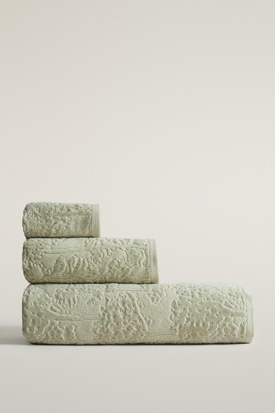FLORAL JACQUARD BATH TOWEL - Light green by Zara - Image 0