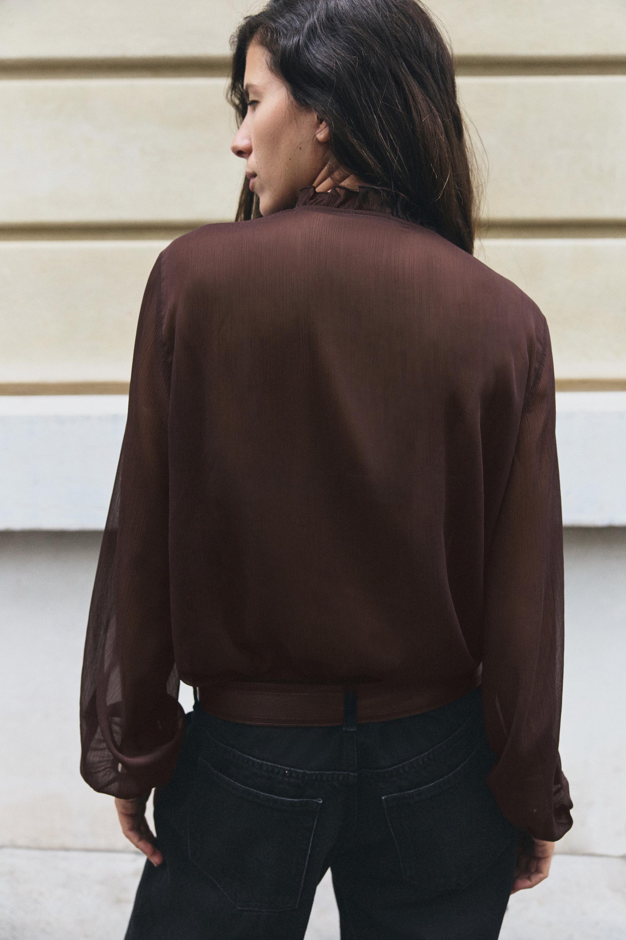 BLOUSE BRODÉE À VOLANTS