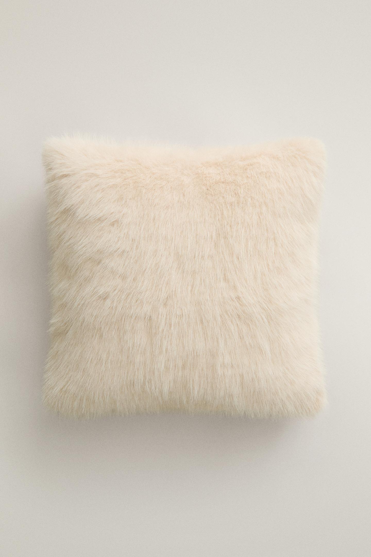 Подушка Zara Long Faux Fur Throw Pillow Cover, цвет: Экрю — фото 3