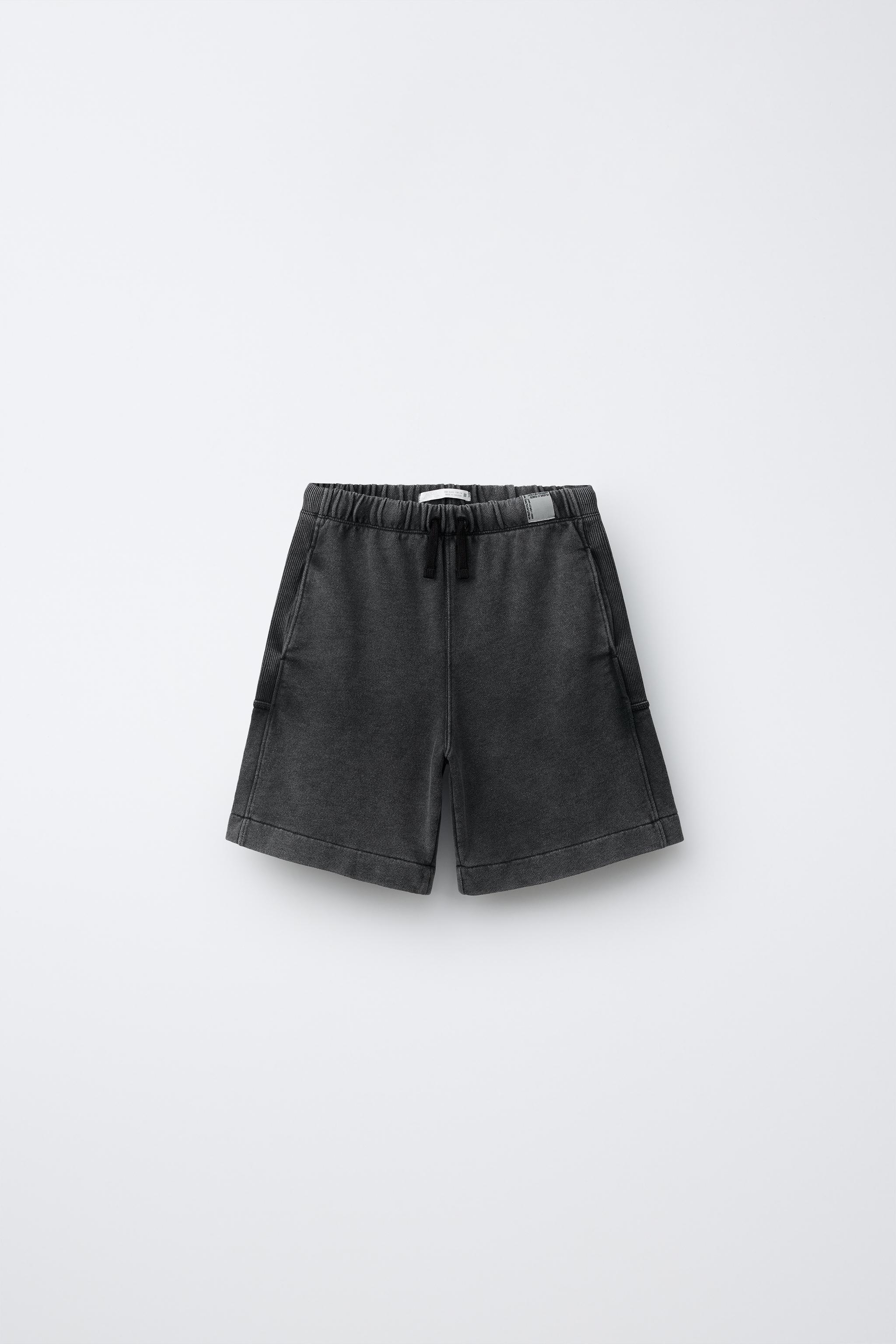 SHORT EN MOLLETON AVEC ÉTIQUETTE