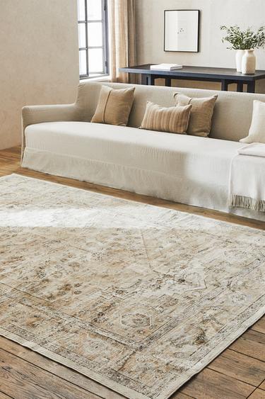 VINTAGE-EFFECT RUG - Brown by Zara