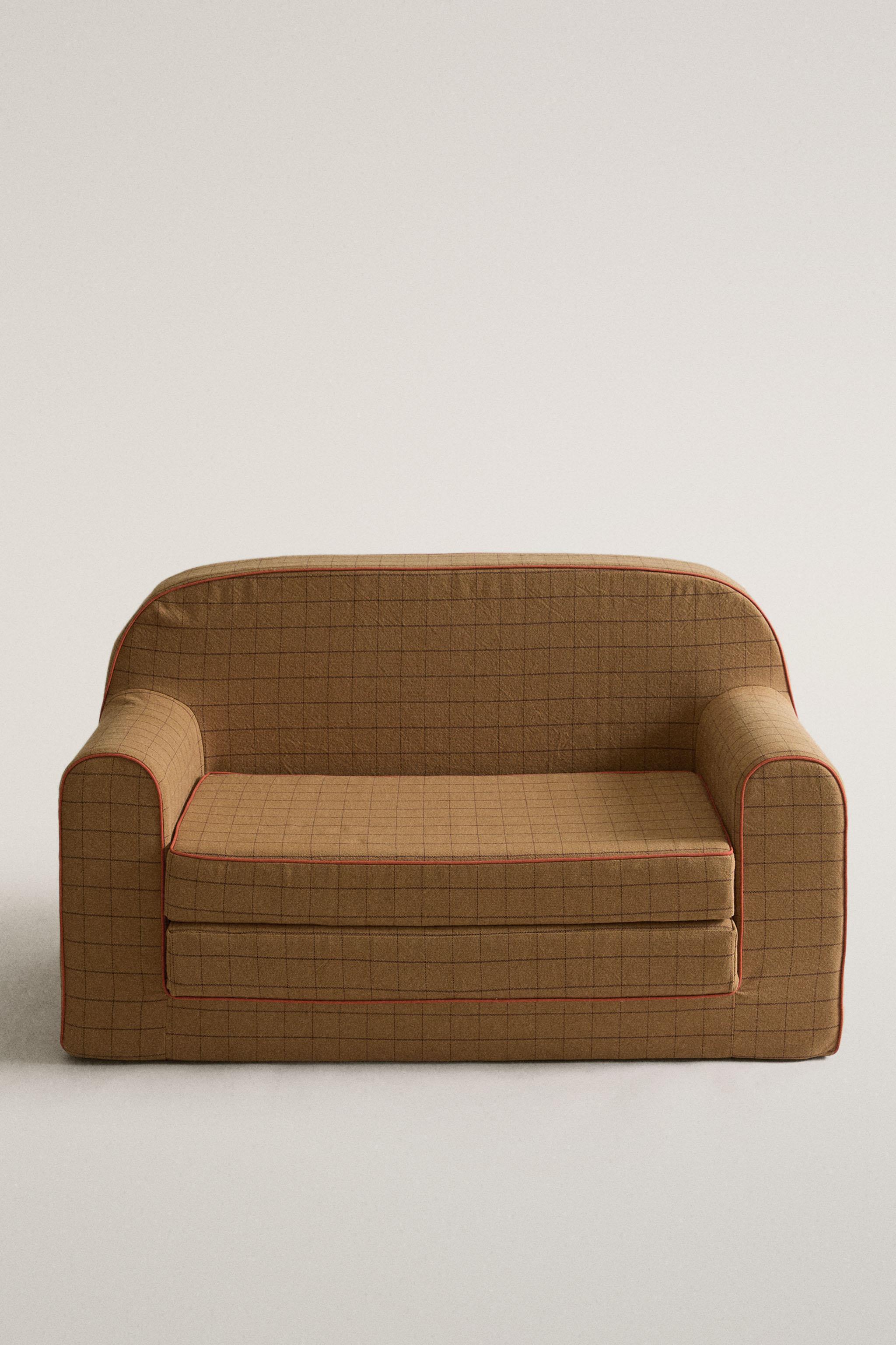 KIDS’ EXTENDABLE CHECK COUCH