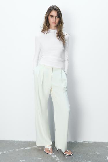 CAMISETA CUELLO ALTO - Blanco de Zara - Imagen 0