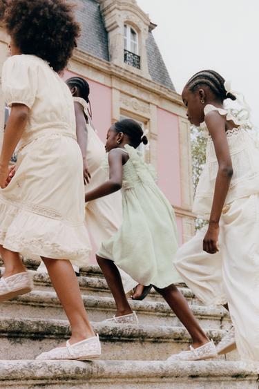 СПІДНИЦЯ МІДІ З ВИШИВКОЮ - Сіровато-бежевий колір Zara