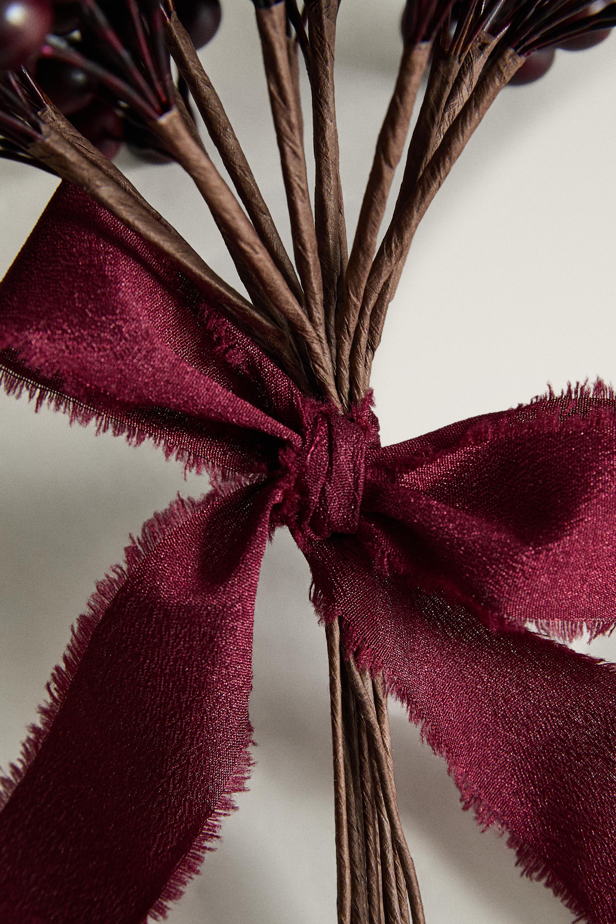 RED BERRY BUNCH CHRISTMAS DECORATION