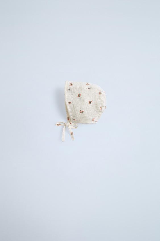 BONNET À TEXTURE AVEC PETITES FLEURS - Crème | ZARA Suisse / Switzerland
