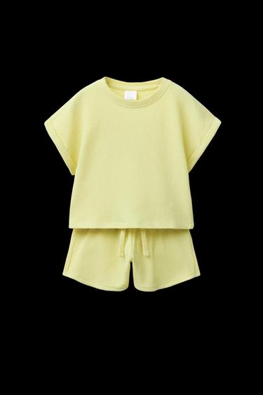 T-SHIRT- UND BERMUDA-SET MIT WAFFELMUSTER - Limettengrün von Zara - Bild 0