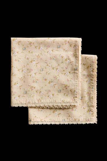 PACK OF FLORAL COTTON NAPKINS - Butter by Zara - Image 0