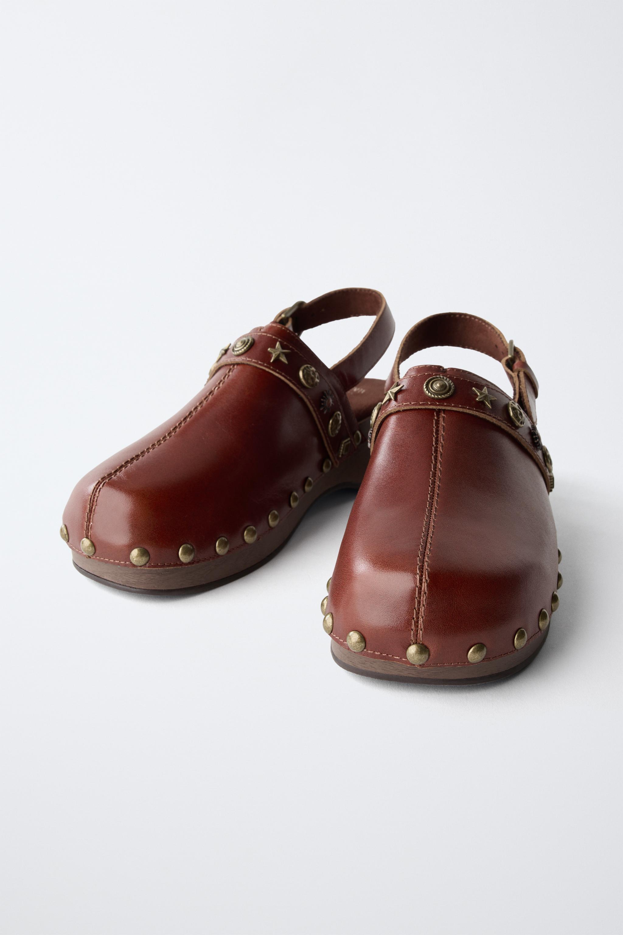 LEATHER STUDDED CLOGS