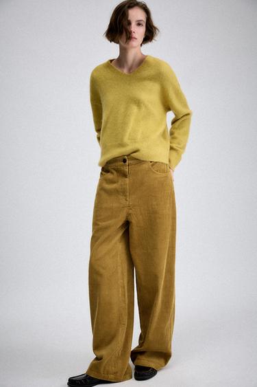 JERSEY CON LANA CUELLO PICO - Mostaza de Zara