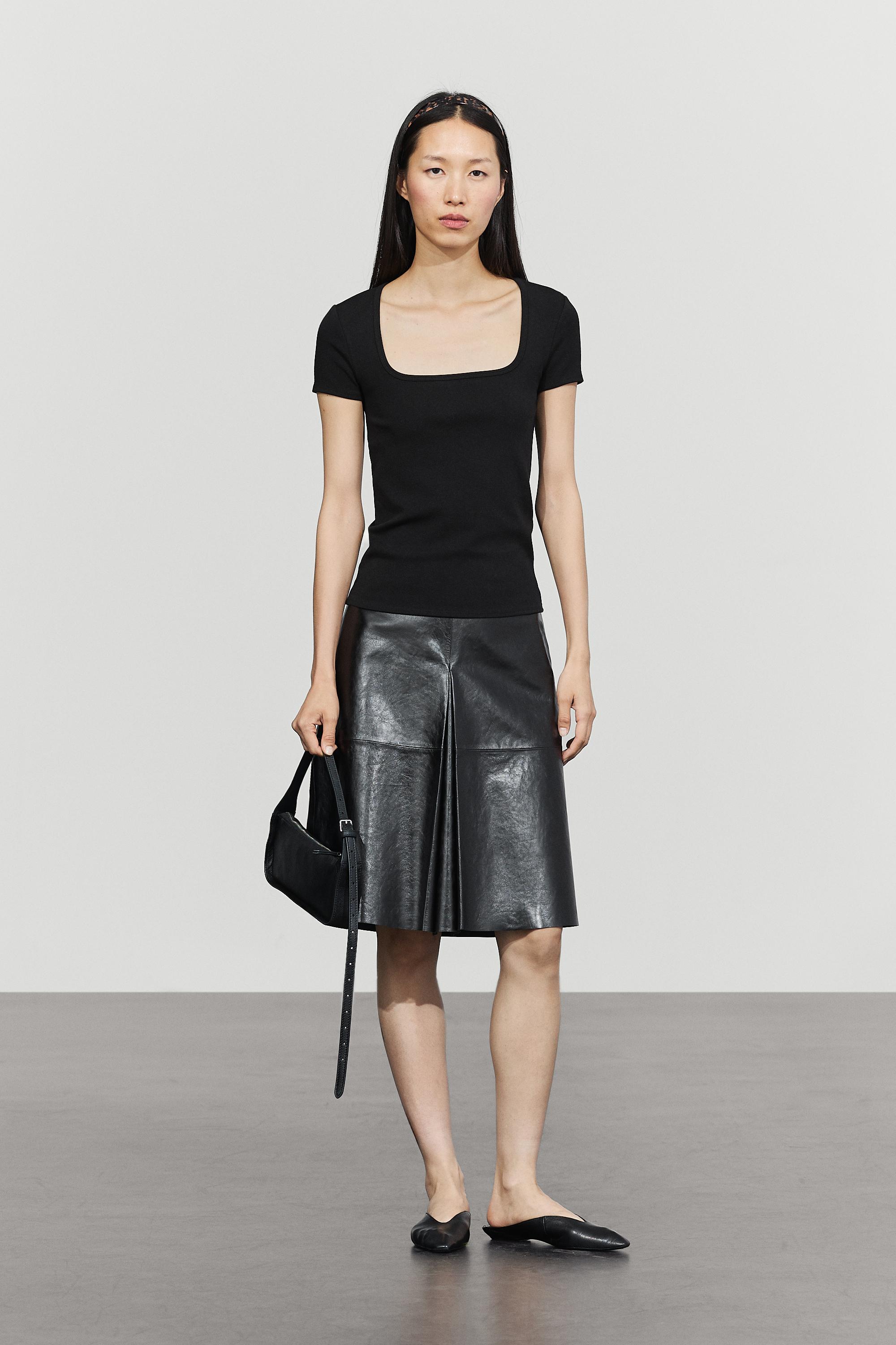 Short sleeve square neckline T-shirt