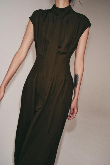 VESTIDO MIDI LAZADAS ZW COLLECTION - Khaki de Zara