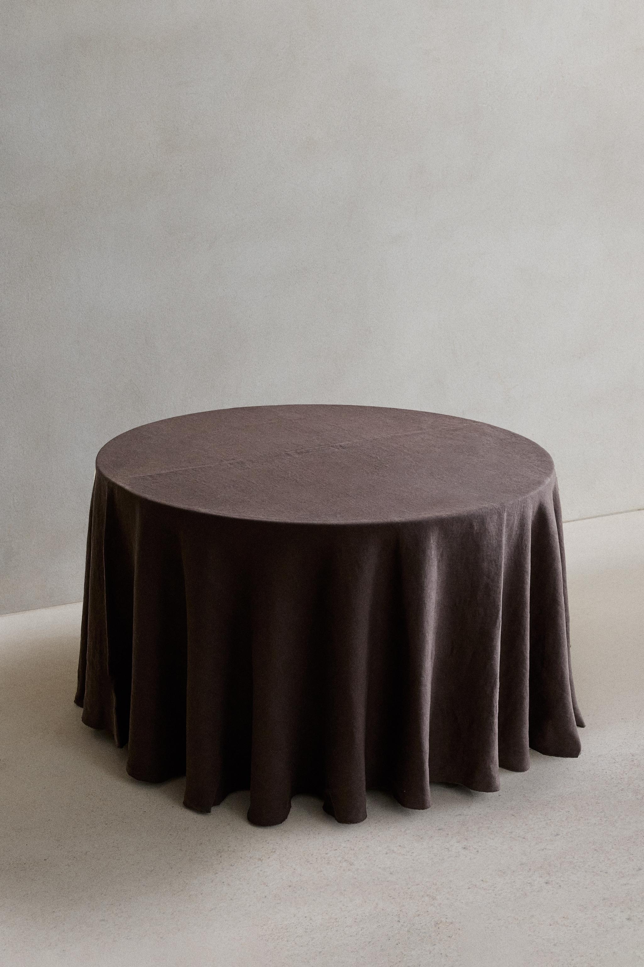 TABLECLOTH 01 — Eggplant