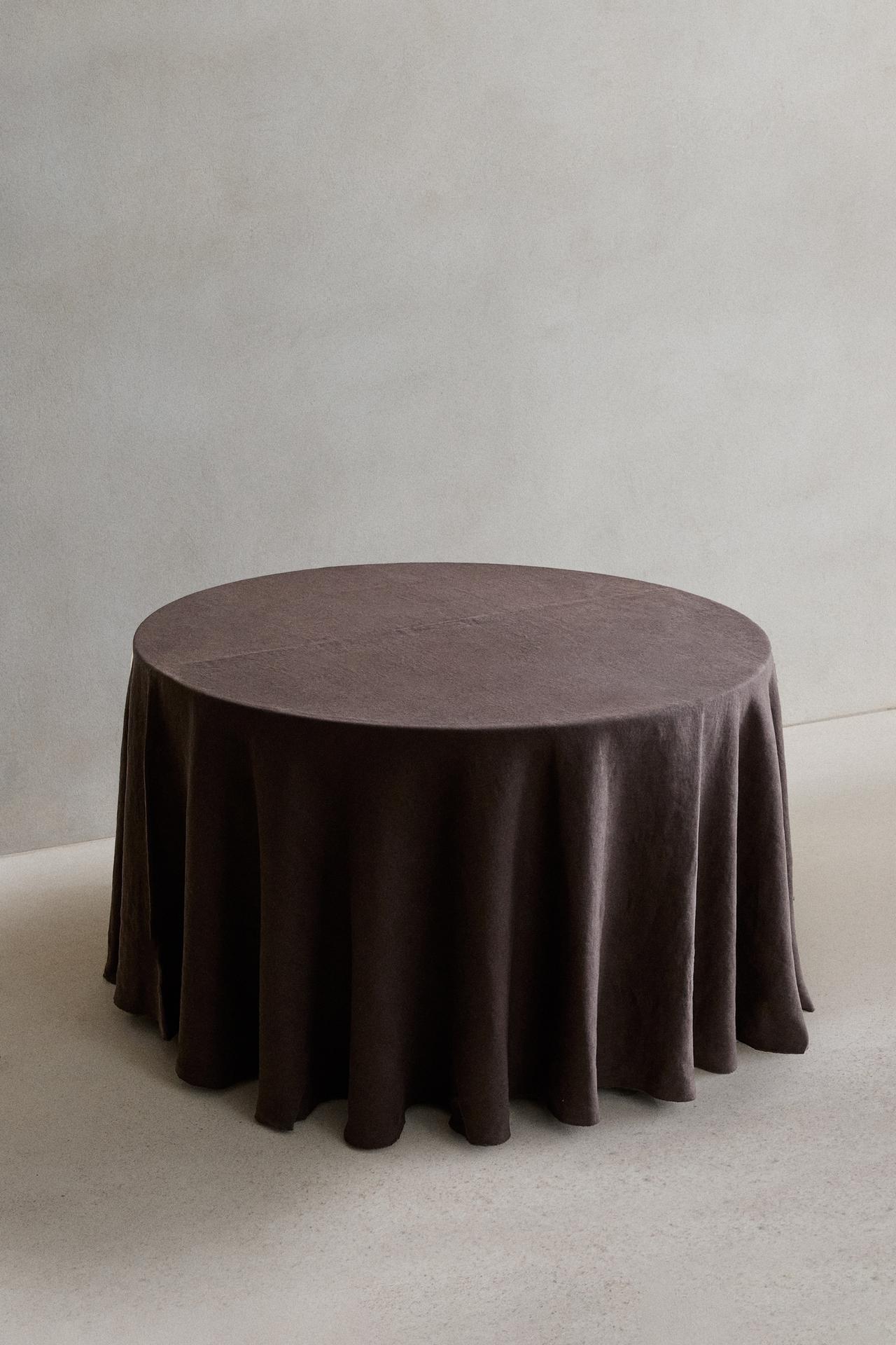 TABLECLOTH 01 — Eggplant
