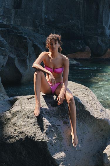 SEAMED BANDEAU BIKINI TOP - Fuchsia by Zara