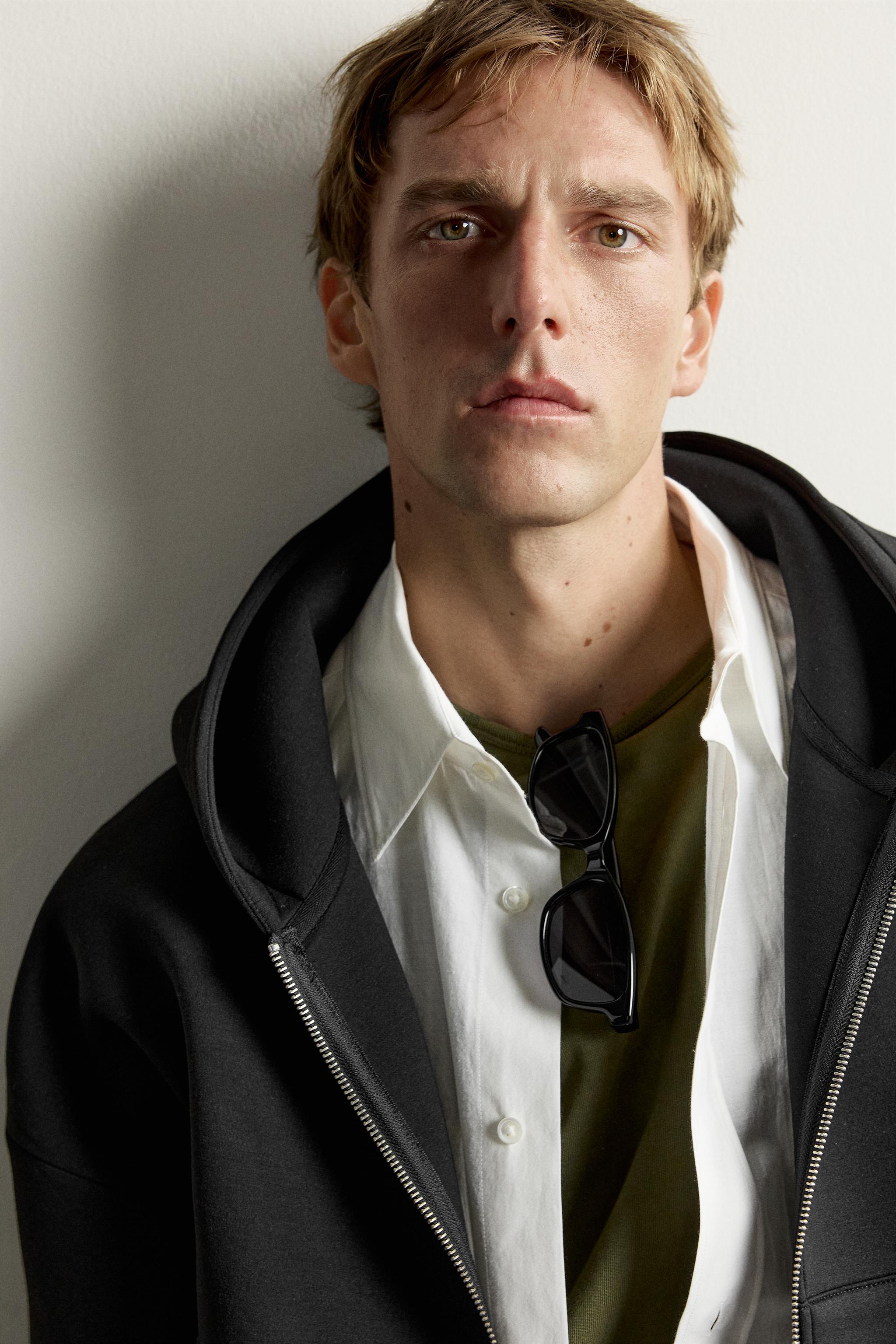 TECHNICAL ZIP-UP HOODIE