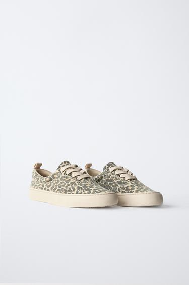 SNEAKER MIT ANIMAL-PRINT - Mehrfarbig von Zara