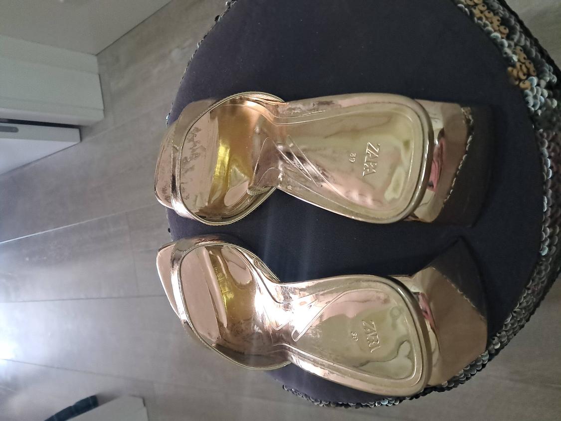 METALLIC BLOCK HEEL SANDALS - Image 2