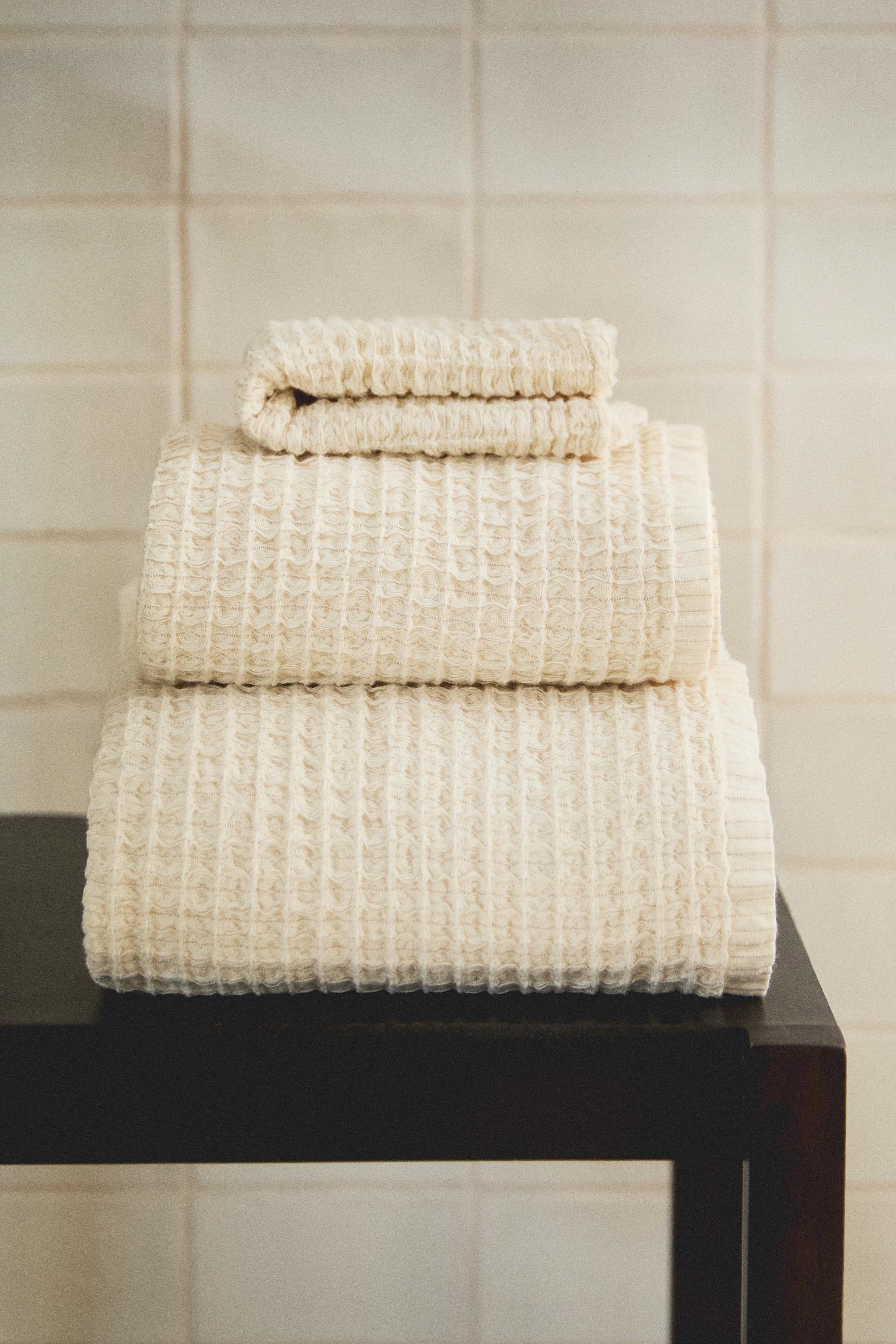 STRIPED WAFFLE-KNIT BATH TOWEL