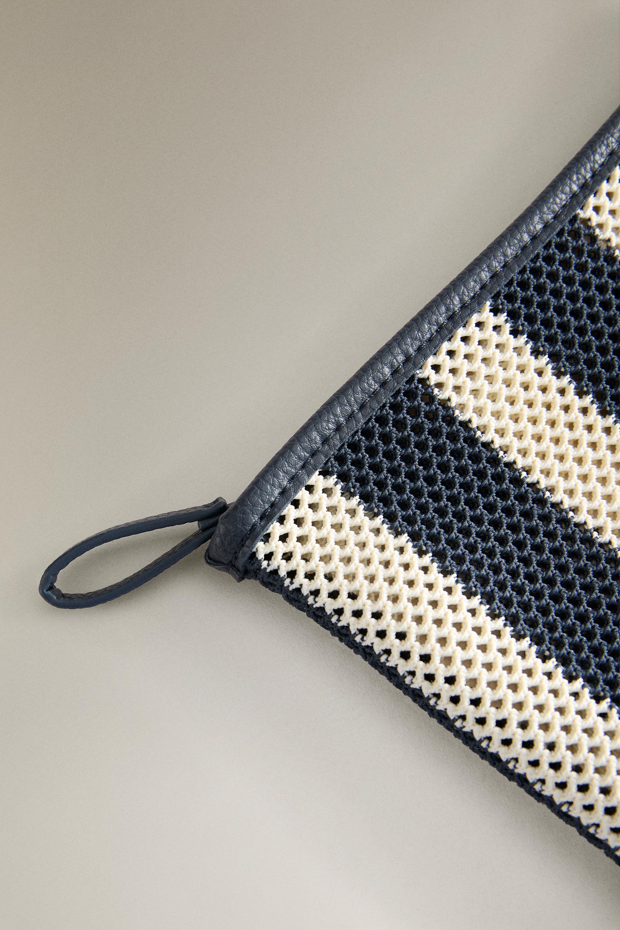 STRIPED MAKEUP BAG