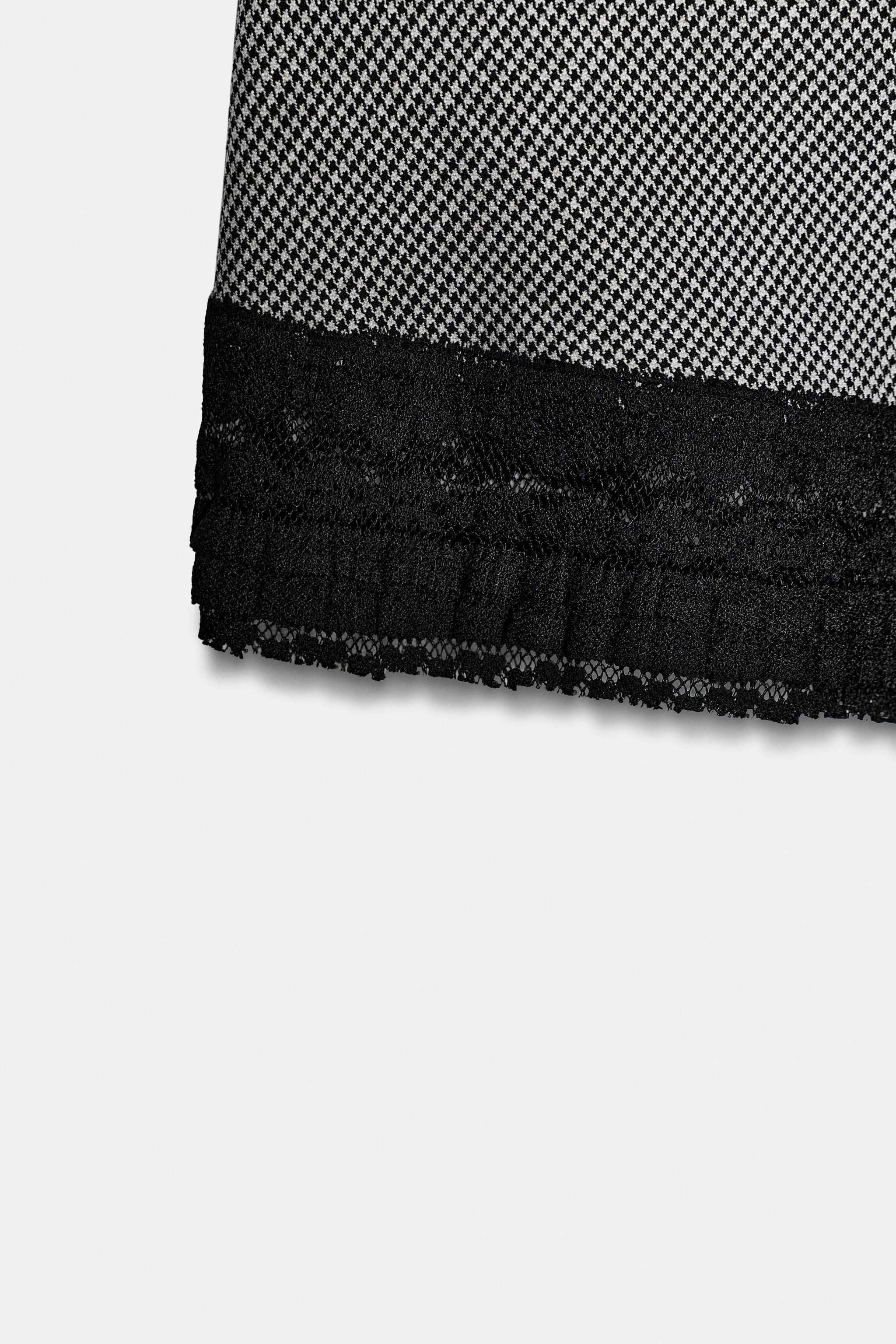 ASYMMETRIC HEM HOUNDSTOOTH LACE TOP