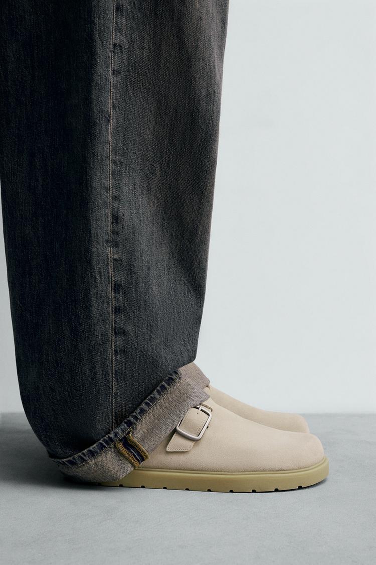 LEATHER BUCKLE CLOGS