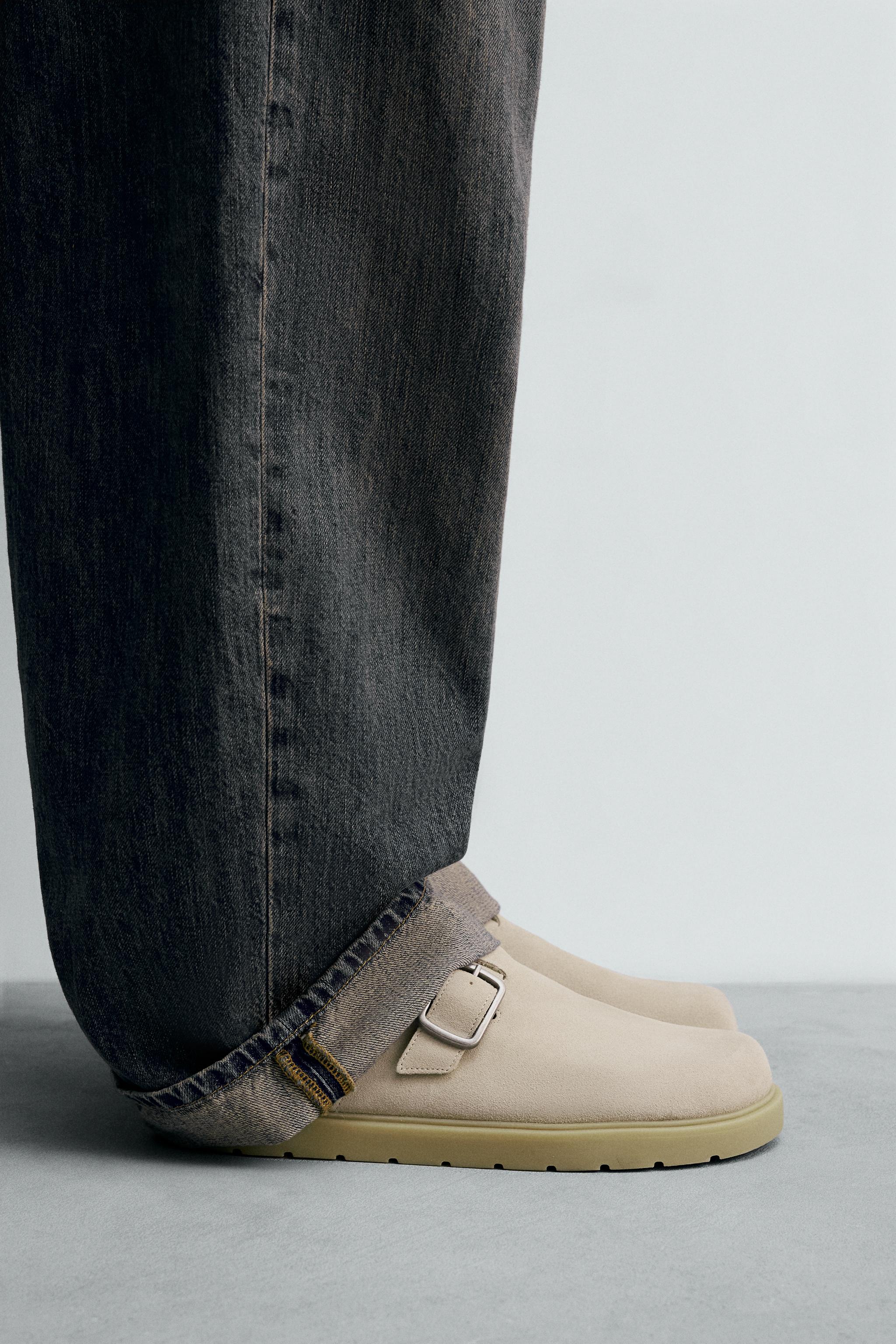 LEATHER BUCKLE CLOGS