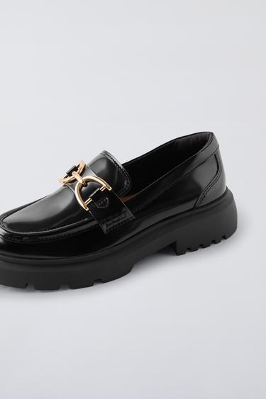 MOCASÍN DETALLE METÁLICO - Negro de Zara