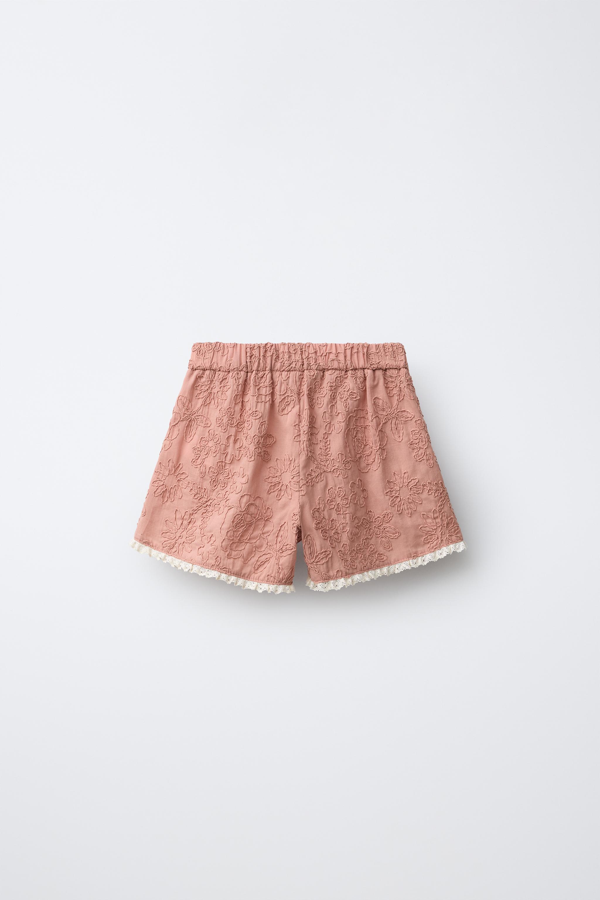 SHORT À FLEURS BRODÉES ET DENTELLE