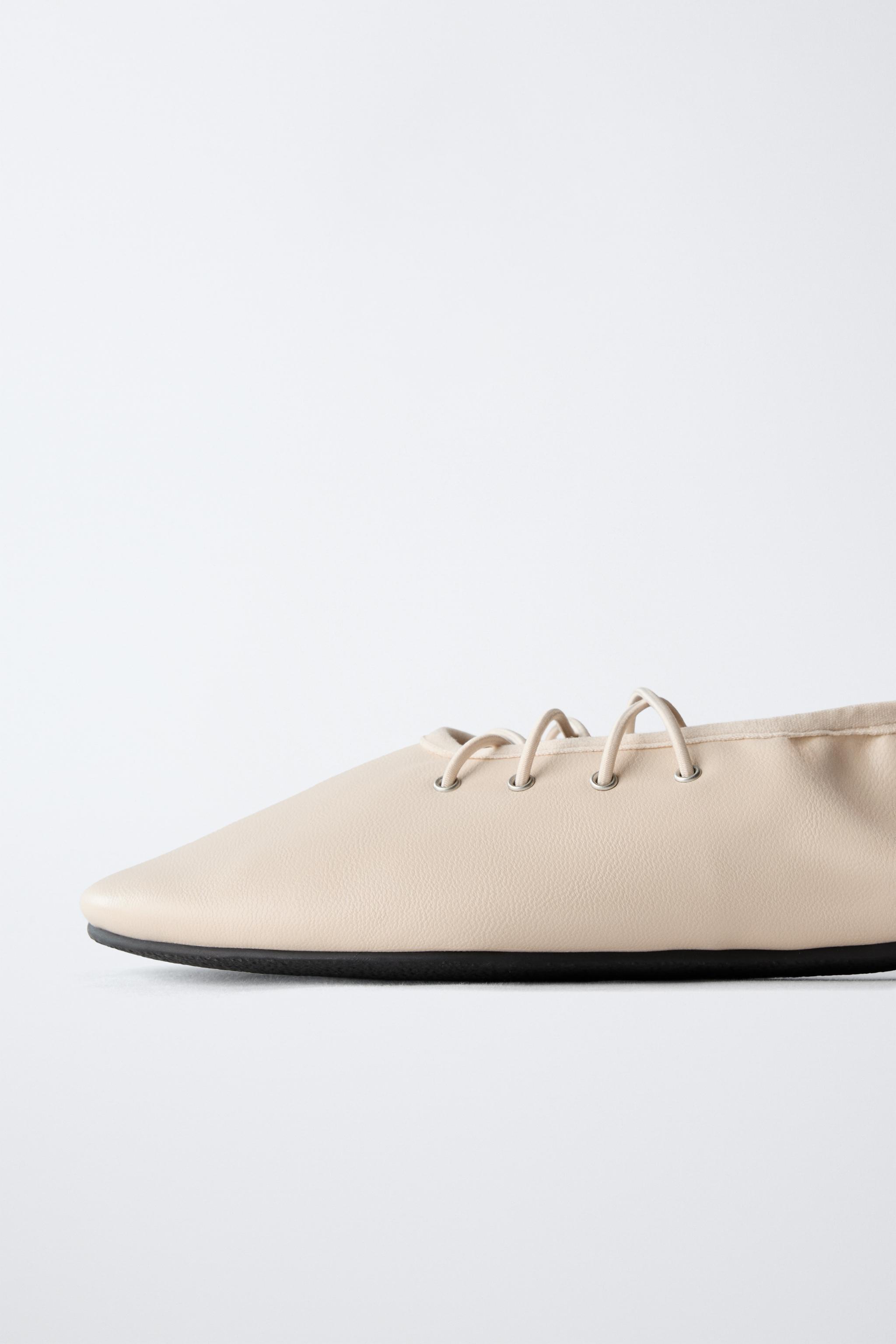 BALLERINES À LACETS