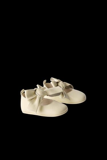 BALLERINA AUS LEDER - Gebrochenes Weiß von Zara