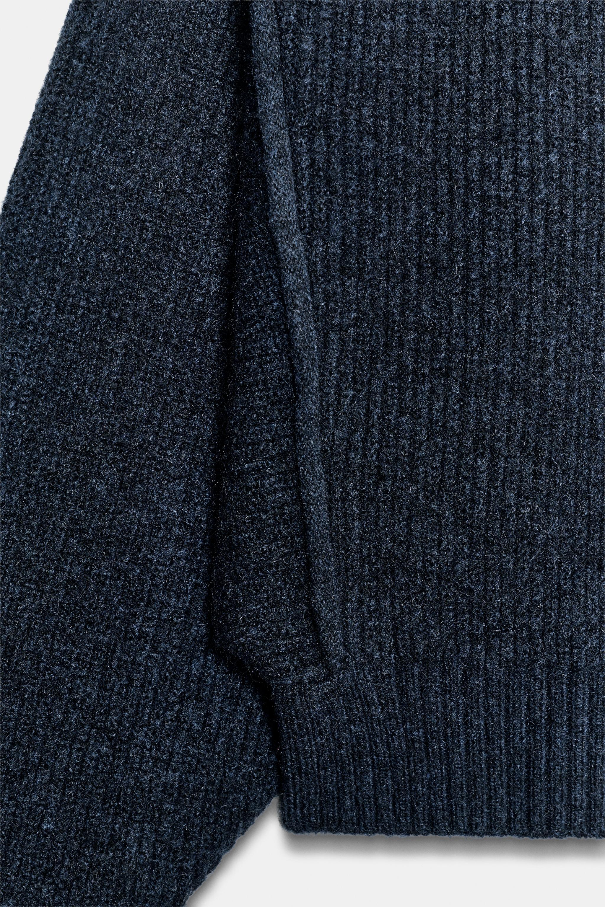 PULL EN MAILLE À EMMANCHURES LARGES