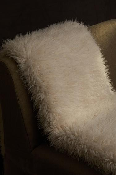DOUBLE-FACED FAUX FUR THROW - Ecru by Zara - Image 5